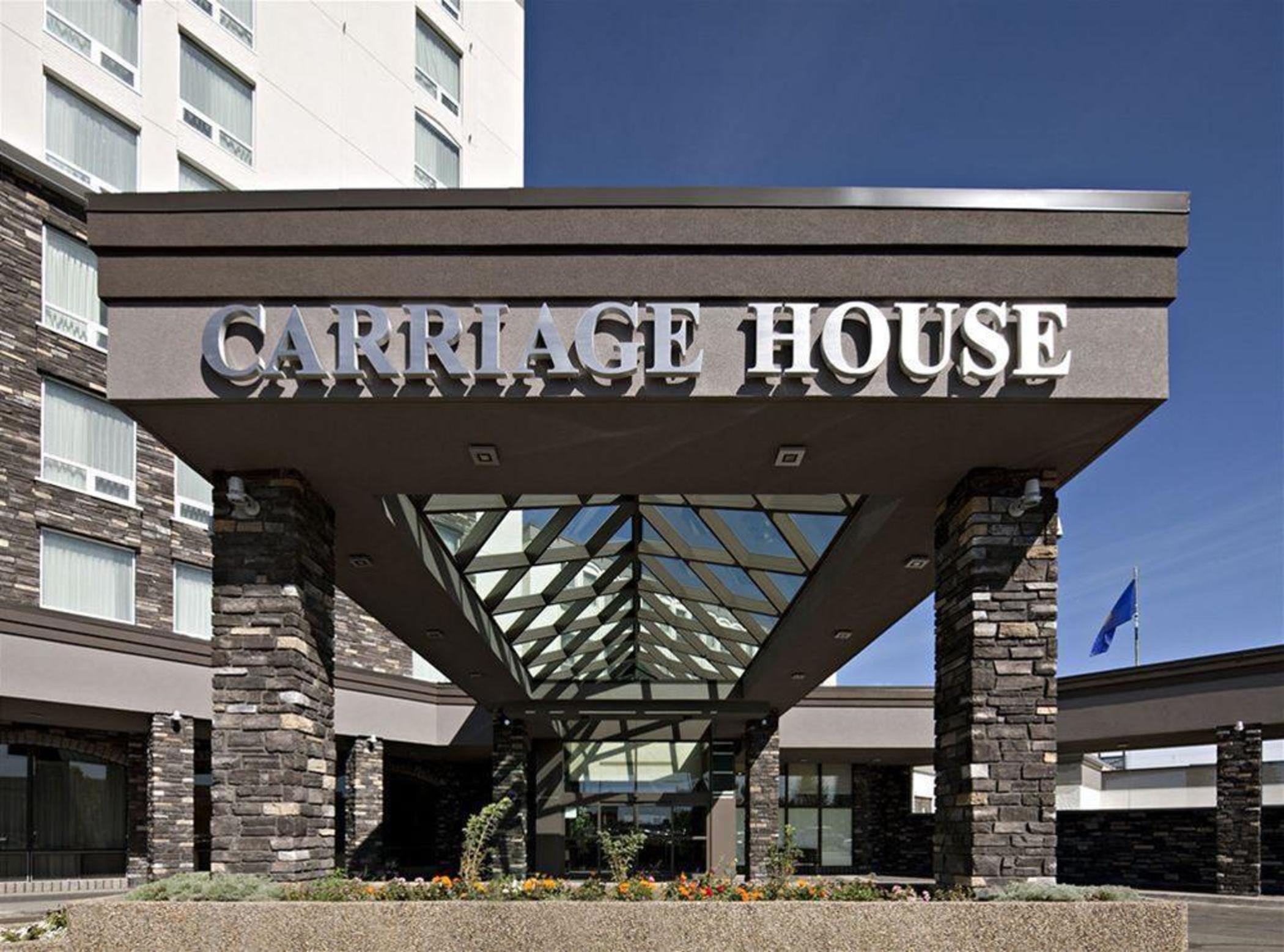 Carriage House Hotel And Conference Centre YYC Buitenkant foto